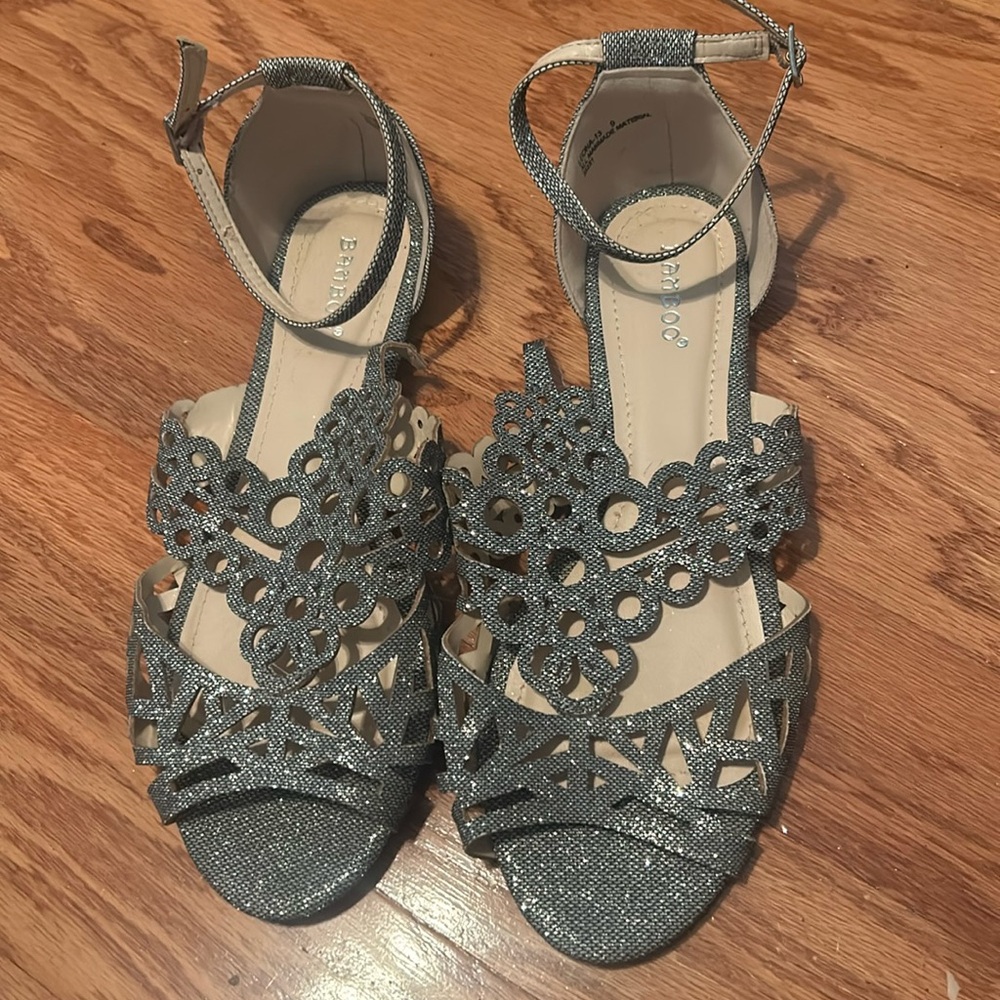 Bamboo Leona Women’s Sandals Silver Sparkling Flats w Cutouts 9